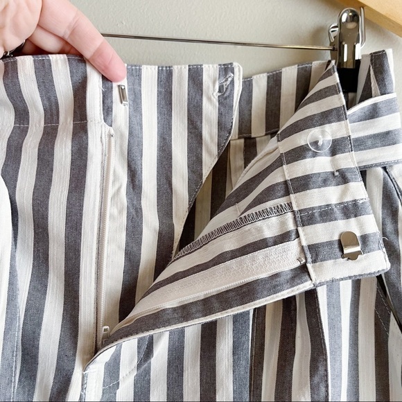 NWT Indigo Rein • Mid Rise Grey Stripes Belted‎ Mini Skirt with Pockets, Size 9 - Picture 7 of 11